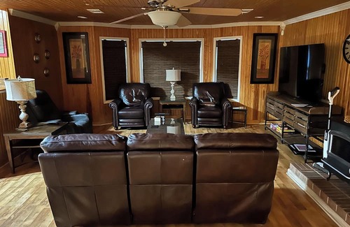 Oxford House | Charming 3-bedroom house in Oxford, MS only 18 minutes away from Ole Miss!