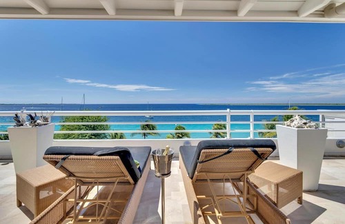 Kralendijk House | Luxury penthouse with private pool and beachfront