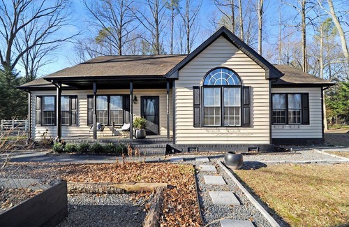 Milton House | Tranquil Modern Oasis near local beaches w/gym, office, fire pit. Pet friendly!
