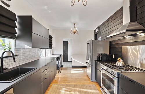 Milton House | Tranquil Modern Oasis near local beaches w/gym, office, fire pit. Pet friendly!