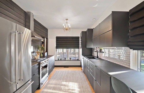 Milton House | Tranquil Modern Oasis near local beaches w/gym, office, fire pit. Pet friendly!