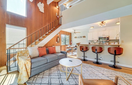 Kings Beach House | 5 Mi to Northstar: Chic Unit w/Decks!