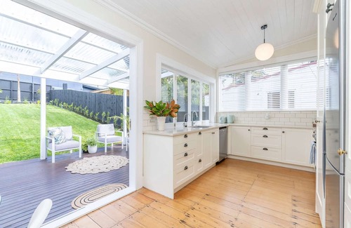 Kingsland House | Spacious 4-bedroom house in marvelous Auckland with WiFi, AC