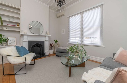 Kingsland House | Spacious 4-bedroom house in marvelous Auckland with WiFi, AC