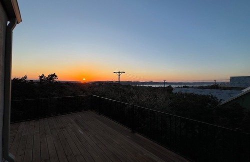 Hughes Park Lake House | Luxe & Comfy 3 bedroom- Villa: 5-star Location