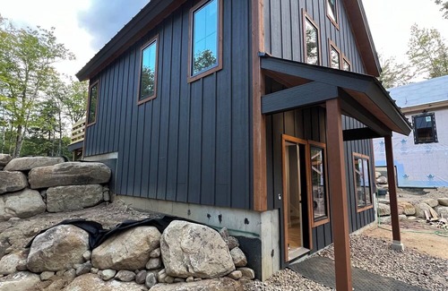 Bartlett Ski Chalet | Brand New 2-bedroom chalet in charming Bartlett with WiFi, AC and EV Charger