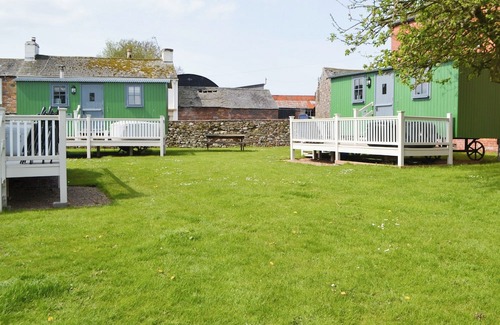 Wigton Cottage | Sian’s Shepherds Hut is in a great little complex on the old site of a historical Roman fort.