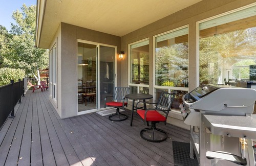 Dalton Ranch House | Great Backyard, Fireplace, Sunny Home In Golf Course Community!