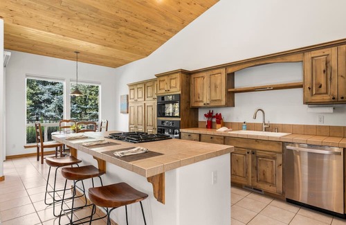 Dalton Ranch House | Great Backyard, Fireplace, Sunny Home In Golf Course Community!