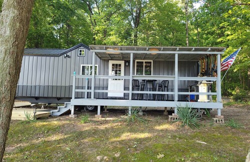 Greenville Apartment | New! Robin's Nest - Cute Lakefront Tiny House with Private Dock and A/C!