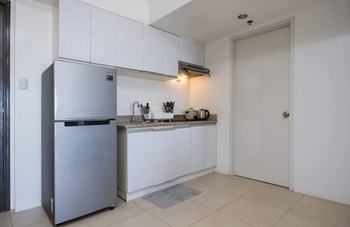 Lahug Apartment | Furnished 1BR | City View, WiFi, Netflix and Pool