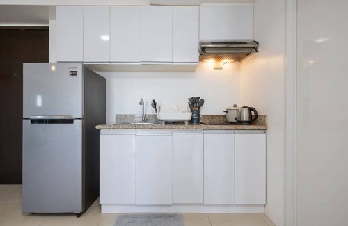 Lahug Apartment | Furnished 1BR | City View, WiFi, Netflix and Pool