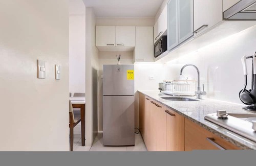 Lapu-Lapu Apartment | Two Furnished 1BRs | Amenity View, WiFi, Netflix, Pool and Beach