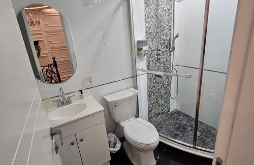 Queens House | Charming 1-Bedroom with AC, WiFi in Queens close to JFK and LaGuardia Airport