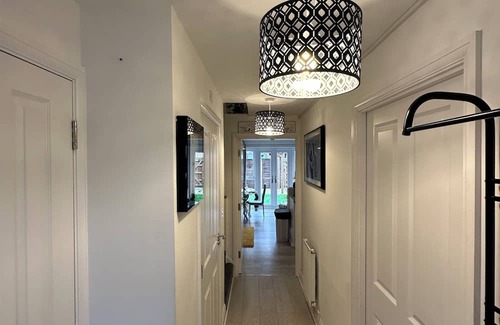 Bordesley House | Modern 5 Bedroom Central House With Wifi