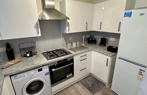 Bordesley House | Modern 5 Bedroom Central House With Wifi
