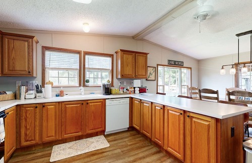 Stemley House | Lakefront dog friendly retreat w/boat ramp & dock