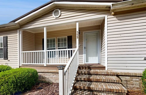 Stemley House | Lakefront dog friendly retreat w/boat ramp & dock