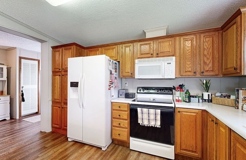 Stemley House | Lakefront dog friendly retreat w/boat ramp & dock