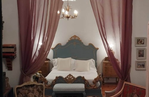 Valladolid City Centre Apartment | Spectacular Room With Balcony In The City Centre