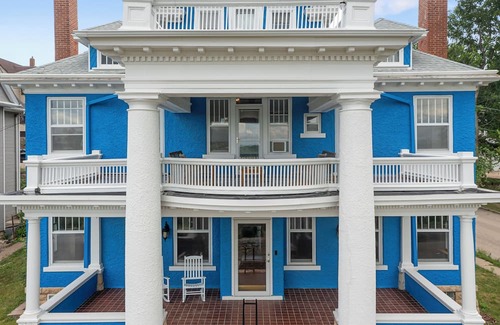 Dubuque House | Spacious 7-bedroom house- unique history, modern comforts and incredible views