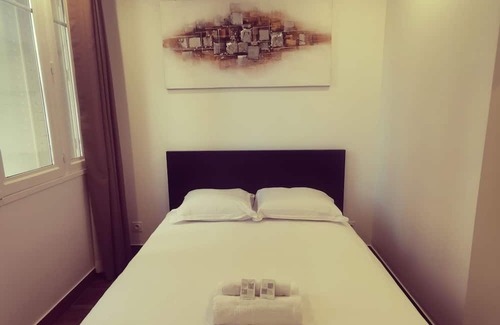 La Demi - Lune Apartment | Beau T2 en Résidence Moderne Avec Parking Privé