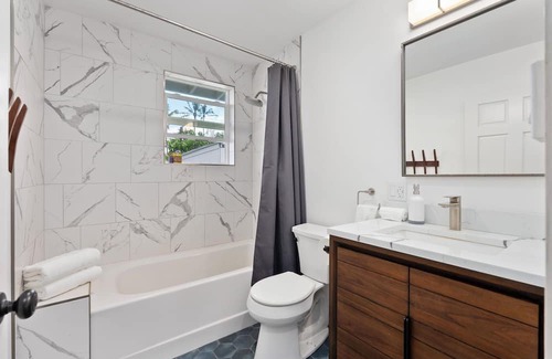 Mokuleia House | Promo price until November! Mokuleia Beach Villa: Beachfront w/Ocean Views,Deck