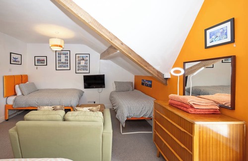 Sefton Park House | Unique quirky family house - 5 beds, 2 bathrooms, courtyard, Lounge - quiet area