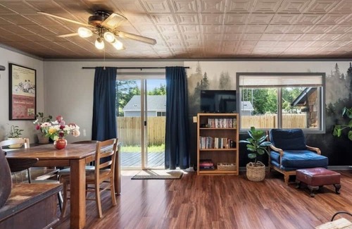 Pacific Beach Cabin | Charming cedar cabin in Pacific Beach
