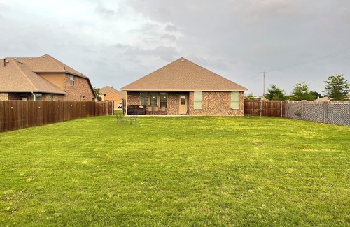 Krum House | 1 bedroom with queen size bed and share bathroom so one guest per room