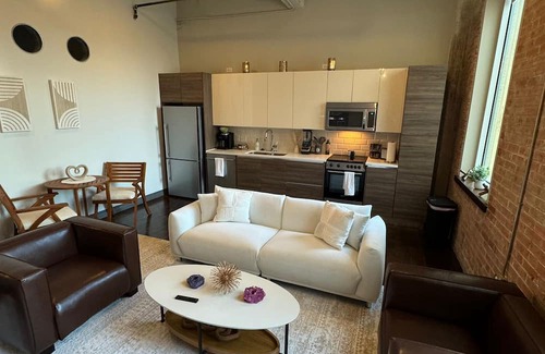 McLean Apartment | Historic Heart of Dallas ll Pool View