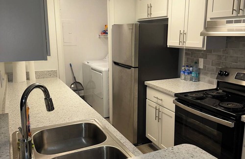 Ann Arbor Apartment | Charming 2-bedroom apartment with fitness room, pool & WiFi in Ypsilanti