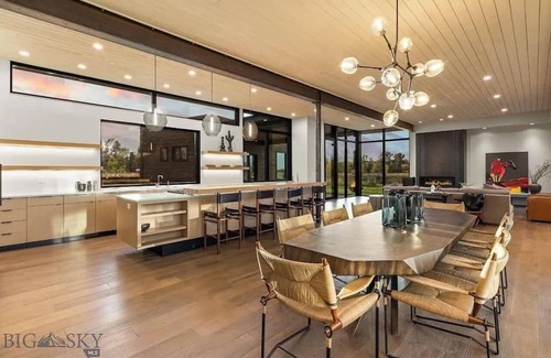 Bozeman House | Unparalleled Bozeman estate with river frontage to the Gallatin River.