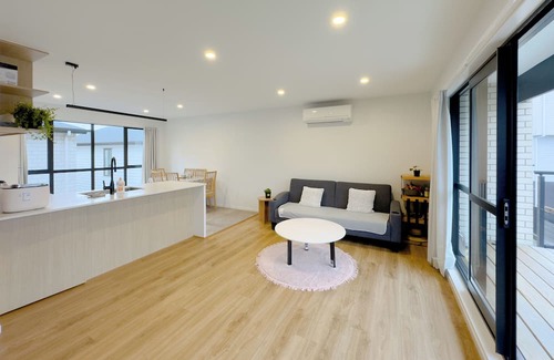 Mount Wellington Bed & Breakfast | One-Bedroom En Suite in Sylvia Park