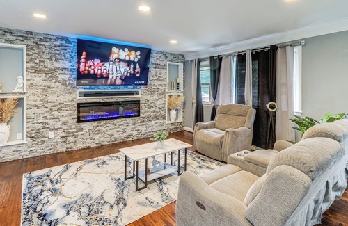 Oxon Hill-Glassmanor Apartment | Modern Fort Washington Apt: 14 Mi to National Mall