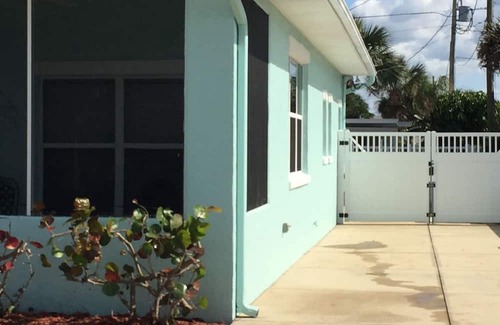 New Smyrna Beach House | Charming 2-bedroom house in amazing New Smyrna Beach with AC, WiFi