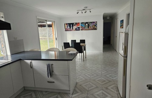 Eagleby House | Logan Hospital & Dreamworld not too far away. Quiet area. Carers must Disclose