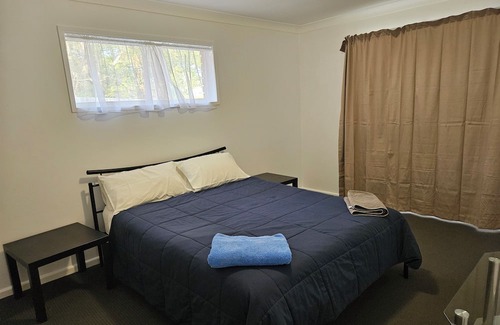 Eagleby House | Logan Hospital & Dreamworld not too far away. Quiet area. Carers must Disclose