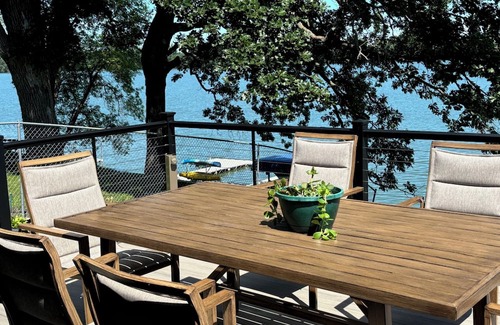 Martin County Cabin | Cozy Lake Cabin near the Fox Lake Event Center