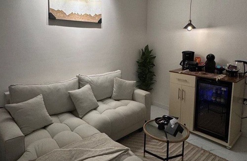 Al Aqiq Apartment | Chic Studio with Luxurious Amenities & Ideal Location in Riyadh - LP4