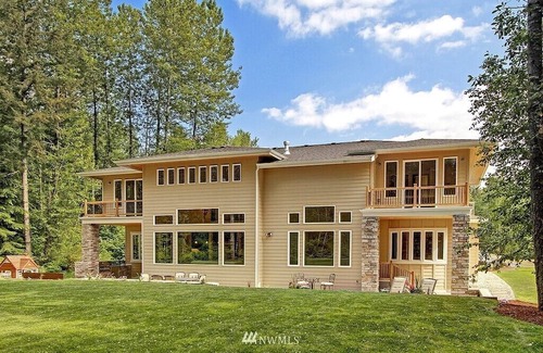 Maltby House | Huge Luxury 4-bedroom+ house in Echo lake/Maltby area with WiFi, AC