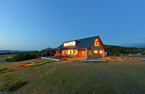 South Bruny House | Cloudy Bay Villa ~ some of the best sea views in Tasmania!