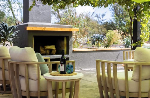 Brightwater House | Higgs Rest in Tasman - central location to national parks, dog friendly