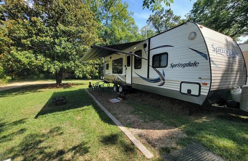 Hollywood House | Cozy RV in Hollywood, MD with AC and WiFi for a relaxing stay