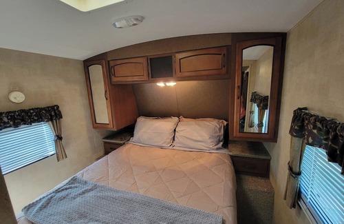 Hollywood House | Cozy RV in Hollywood, MD with AC and WiFi for a relaxing stay