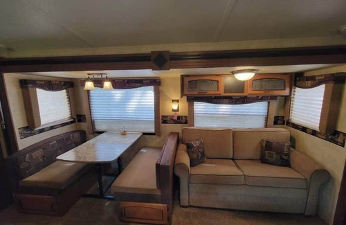 Hollywood House | Cozy RV in Hollywood, MD with AC and WiFi for a relaxing stay