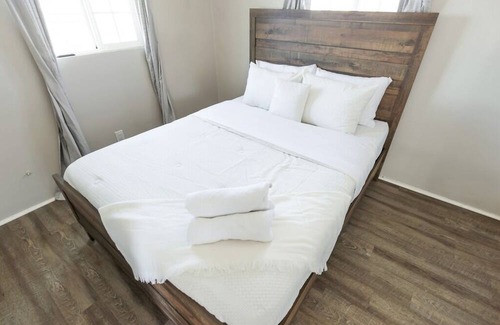 Logan Heights House | San Diego Urban Retreat: 2br/1ba Gem