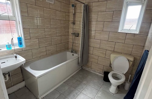 Smethwick House | Cosy 3BDR Family house|Garden|Parking|Wifi|2 Smart TVS