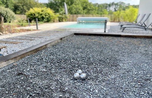 Maurens House | Maison Moderne à la Campagne, Climatisée, Piscine Chauffée Privative