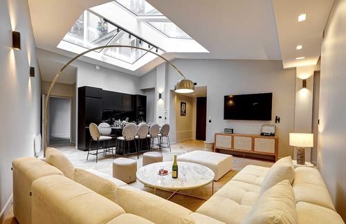 Quartier Sainte-Avoye Apartment | IMMERSE YOURSELF IN THE AUTHENTICITY OF PARISIAN LIFE